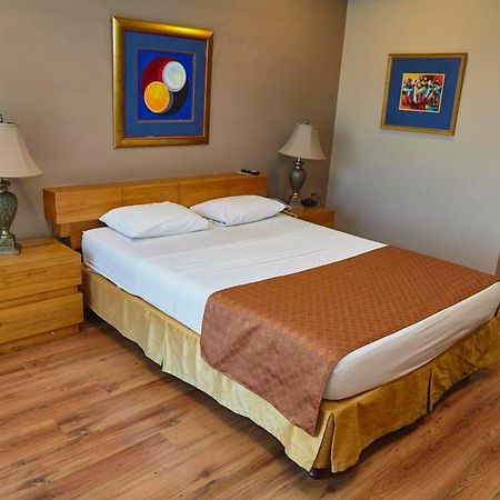 Tradewinds Hotel Сан-Фернандо Экстерьер фото
