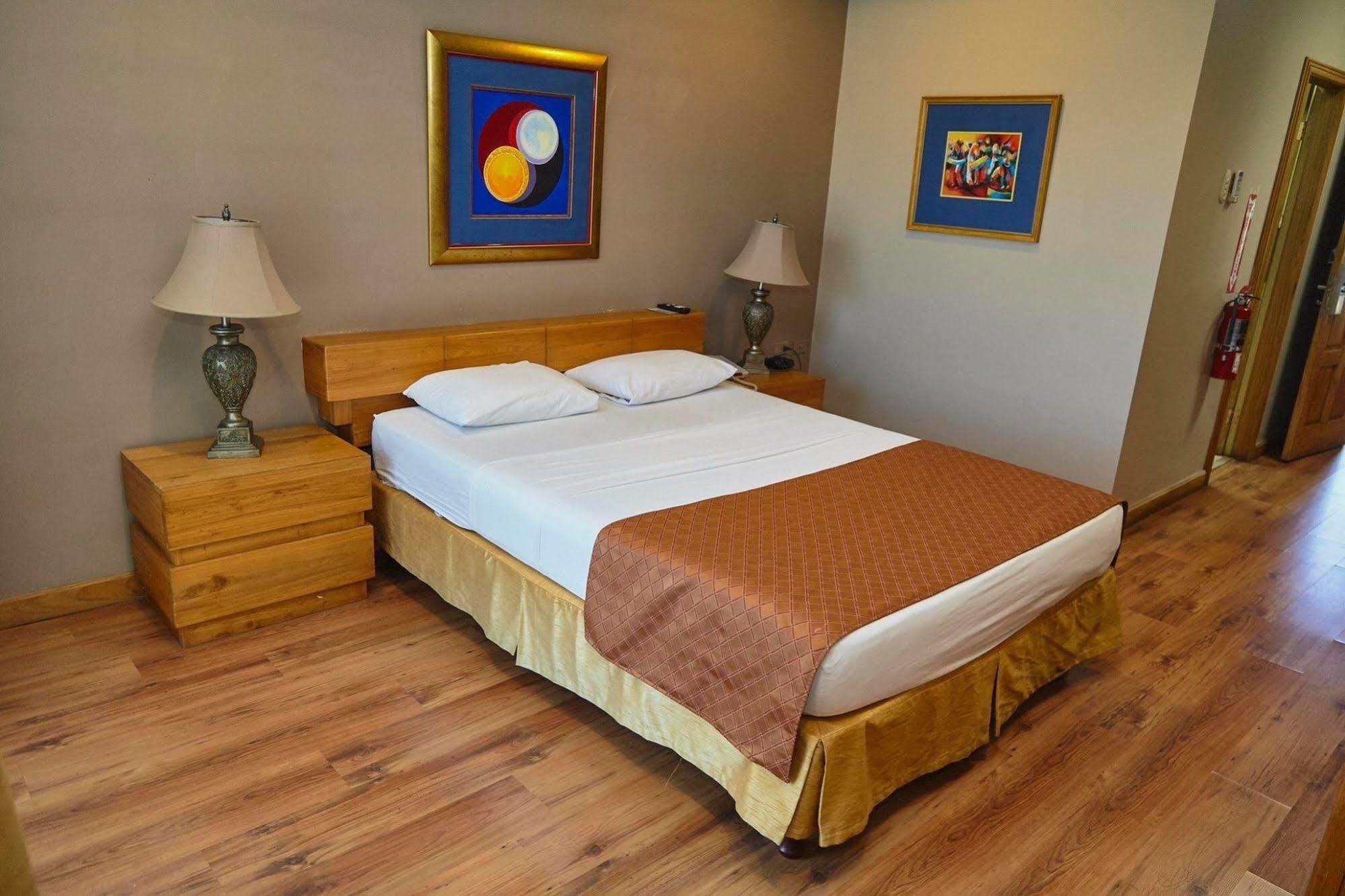 Tradewinds Hotel Сан-Фернандо Экстерьер фото