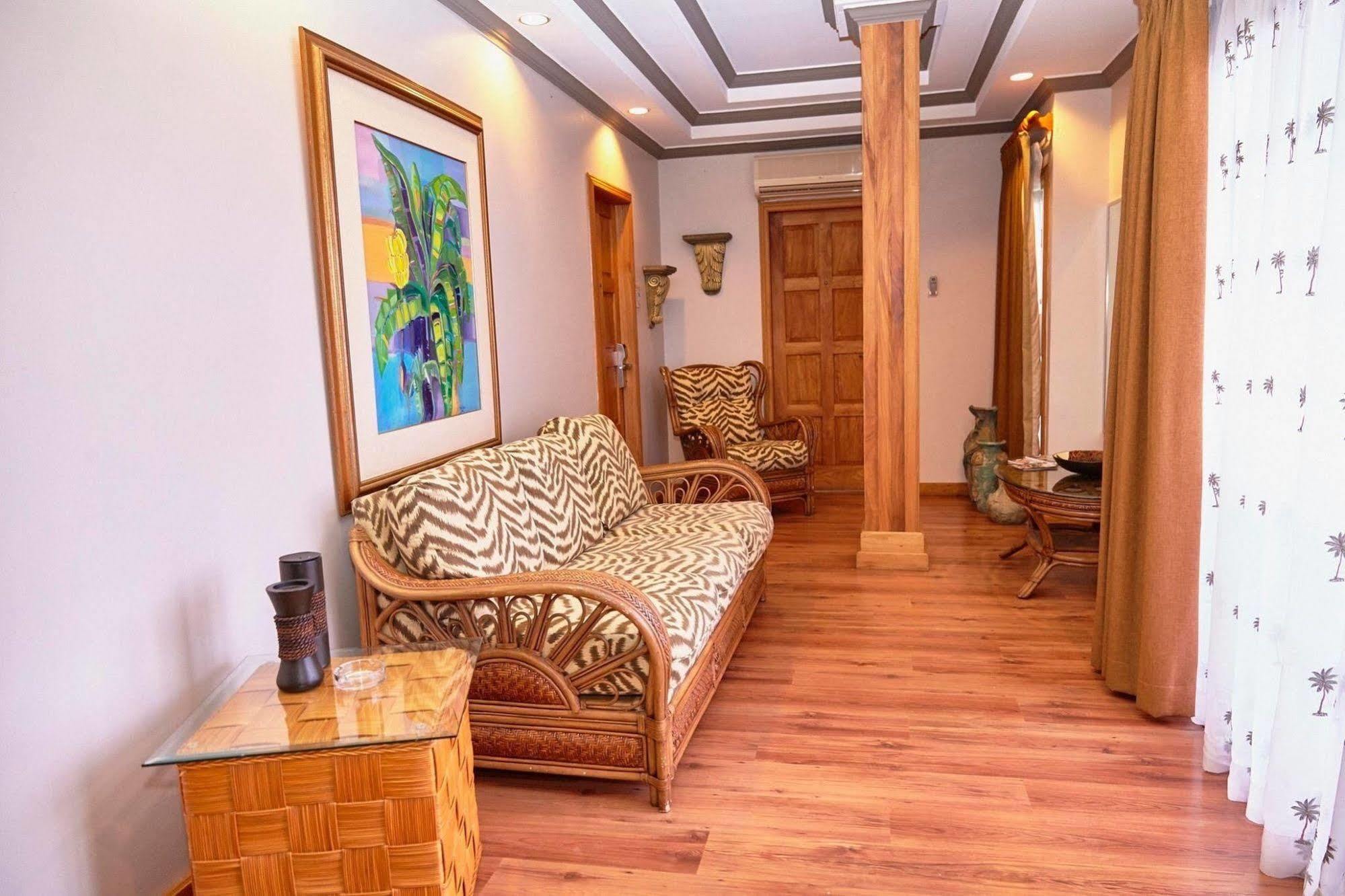 Tradewinds Hotel Сан-Фернандо Экстерьер фото